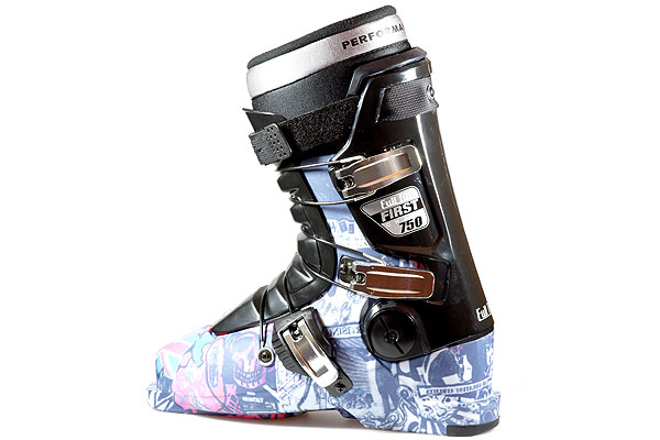 Ski boot with ratchet closure